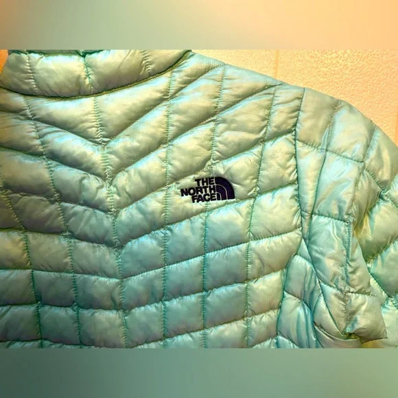 The North Face Women's Mint Green Puffer Jacket - Picture 3 of 3